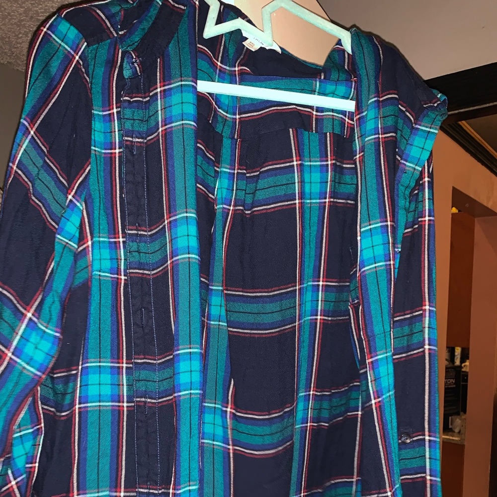 Plaid lightweight top